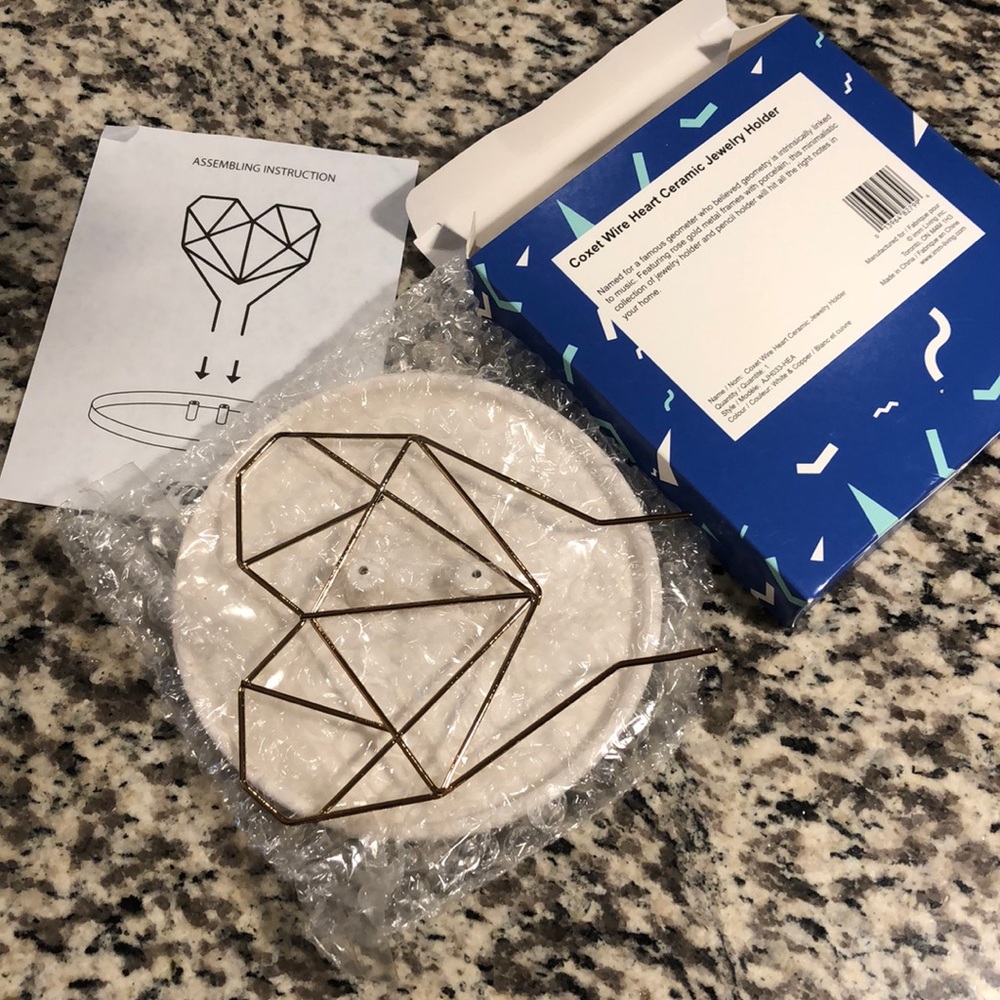 NIB Coxet Wire Heart Ceramic Jewelry Holder